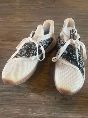 NWOT Kyrie White Athletic Sneakers with Black Pattern